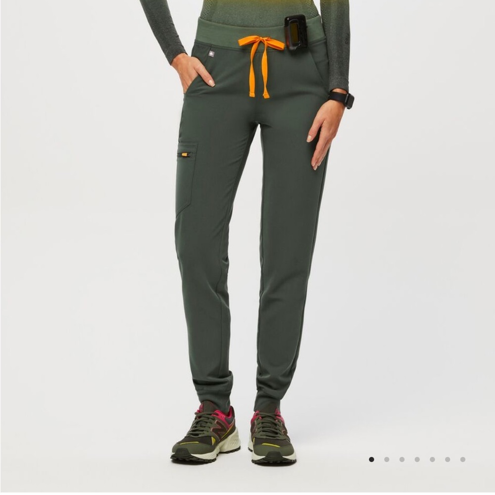Figs Zamora Jogger Scrub Pants- Dark Haror